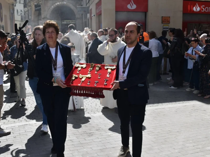 El sepulcro se cierra utilizando diez llaves distintas