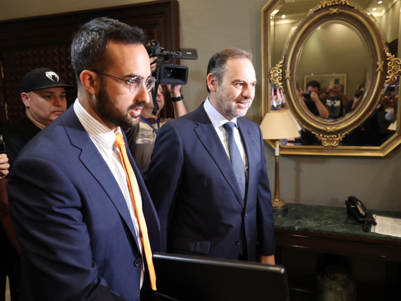 Llegada al Parlamento de Canarias de José Luis Ábalos