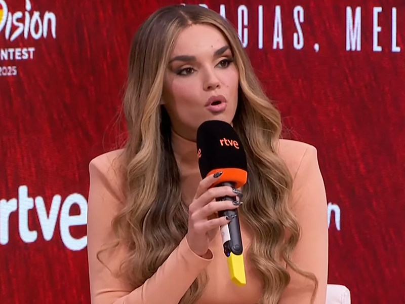 Melody durante la rueda de prensa de RTVE