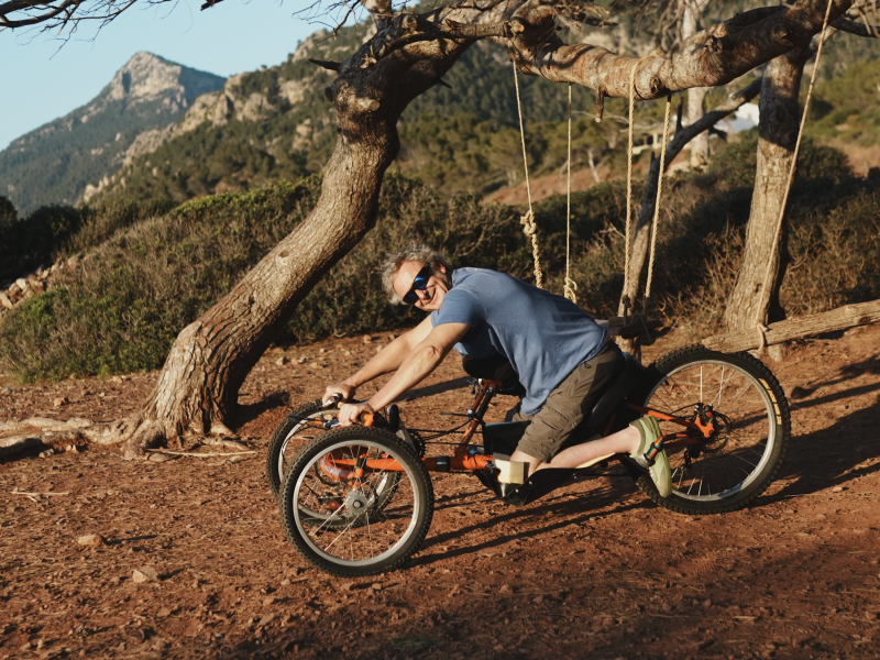 Manresa, con la bicicleta que usará para el ascenso