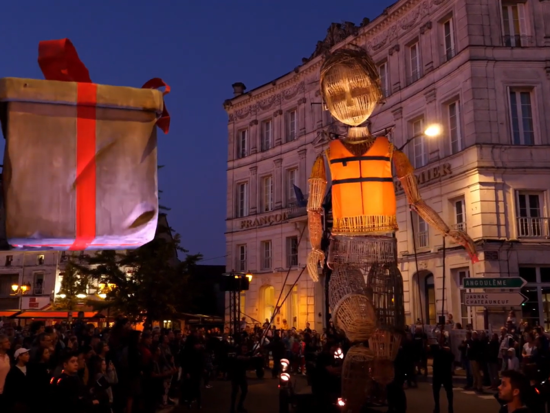 El espectáculo itinerante 'Mo y la cinta roja' comenzará a las 22:00 horas