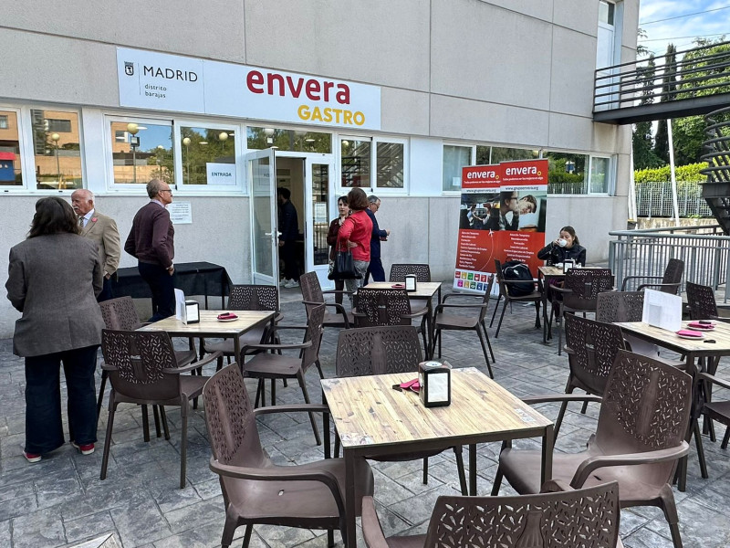 Así es la terraza de la nueva cafetería Envera Gastro