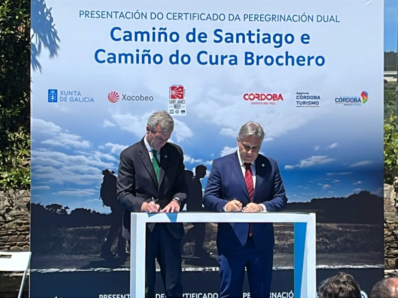 Firma del acuerdo entre el Presidente de la Xunta y el Gobernador de Córdoba