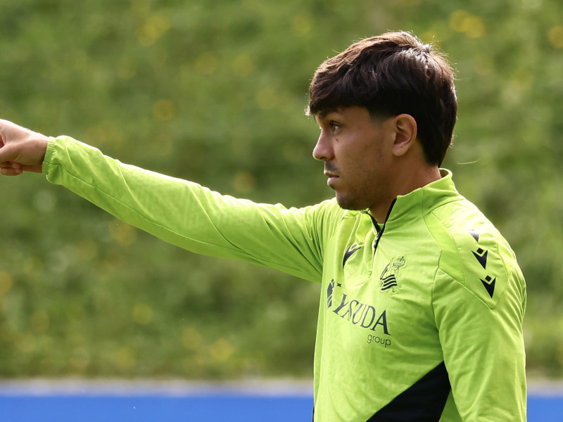 Jon Mikel Aramburu durante un entrenamiento con la Real Sociedad en Zubieta