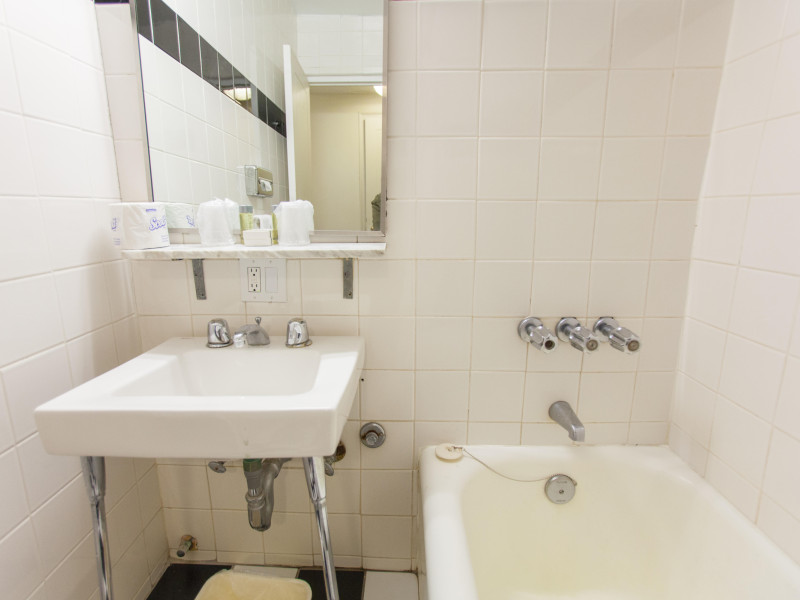 Baño privado en el Hotel Pennsylvania, 7th Ave, Nueva York