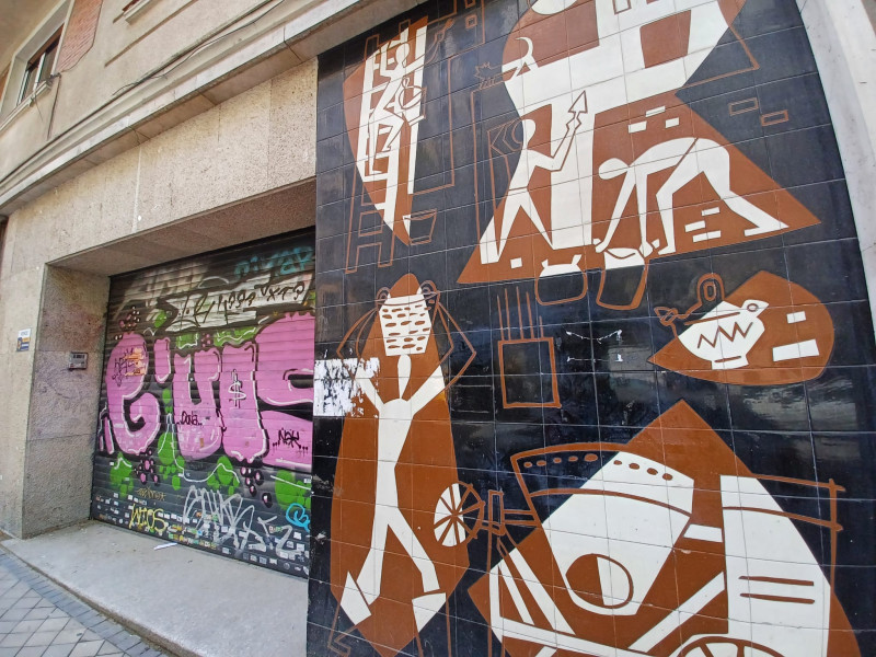 Mural de César Manrique en la calle de Santa Cruz de Marcenado