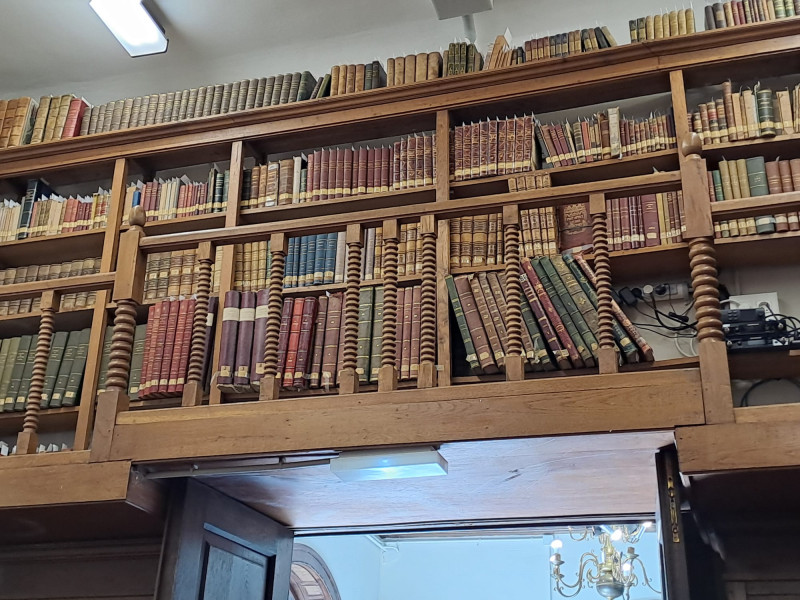 Parte de la biblioteca de la Escuela de Artes y Oficios