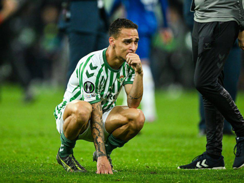 Antony se lamenta tras la derrota del Betis contra el Chelsea
