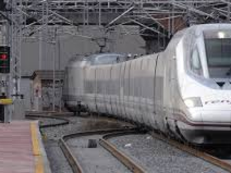 El impacto de los ajustes de Renfe en los usuarios de Medina del Campo (Valladolid): “Fuera de casa de 15-16 horas”