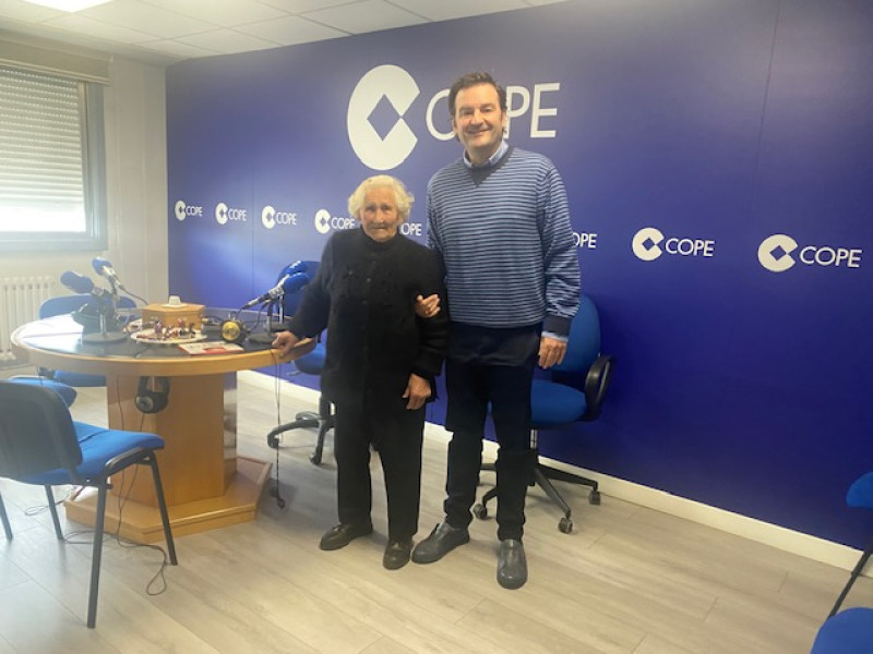 Felisa a su llegada a los estudios de COPE Ourense