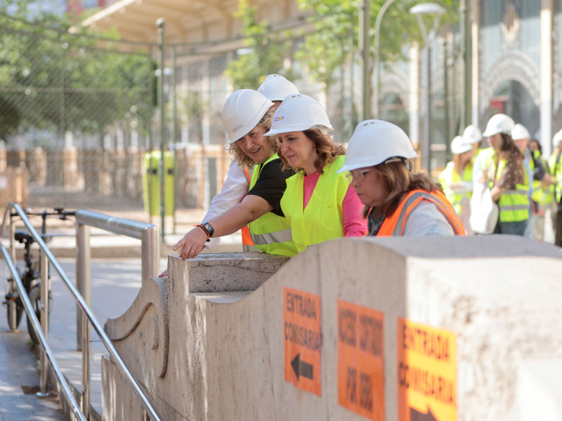 L'alcaldessa de València, María José Catalá, visita l'inici de les obres de rehabilitació integral del Complex de Abastos.