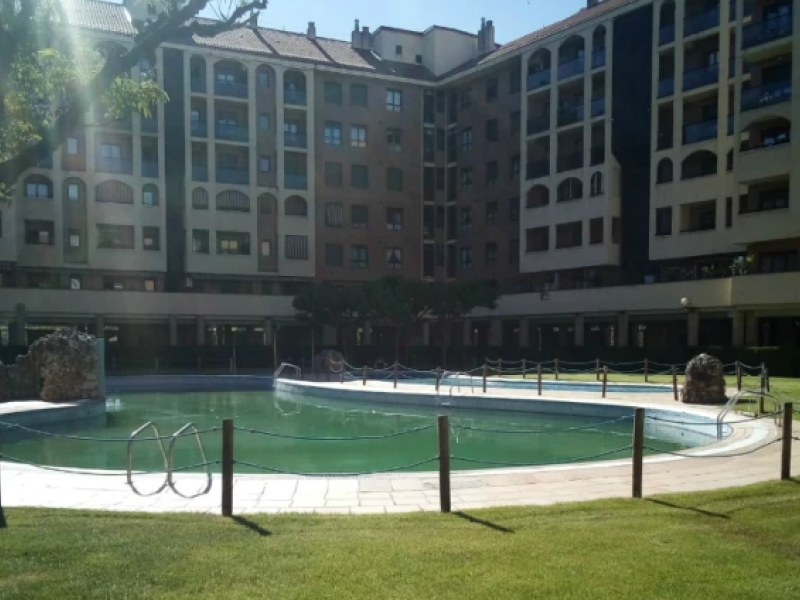 Las urbanizaciones de vecinos albergan numerosas piscinas en La Rioja