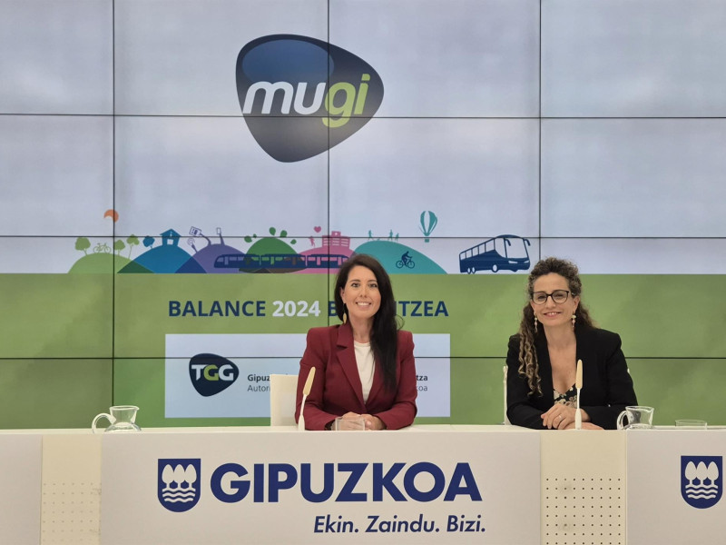 Azahara Domínguez, diputada de Movilidad y Eluska Renedo, directora foral de Movilidad