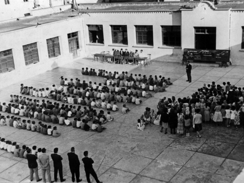 Celebración del "Día del Maestro" en el Sidi Ifni español