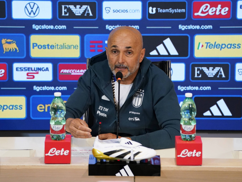 Luciano Spalletti durante una rueda de prensa de la selección italiana