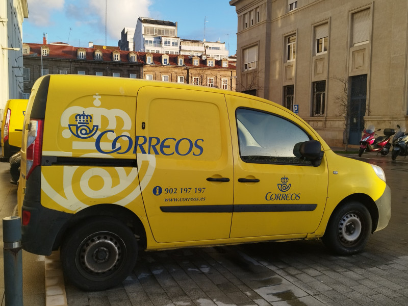 Furgoneta de Correos en A Coruña
