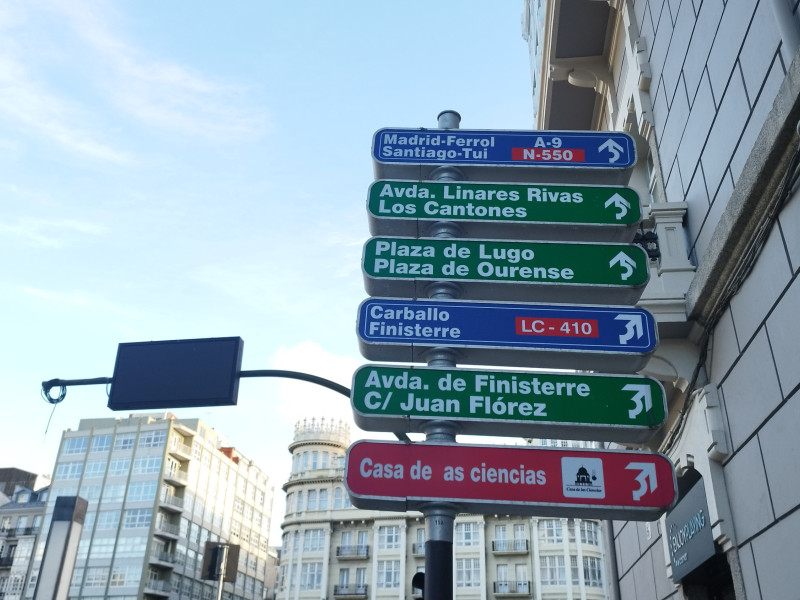 Señales indicativas para turistas en A Coruña