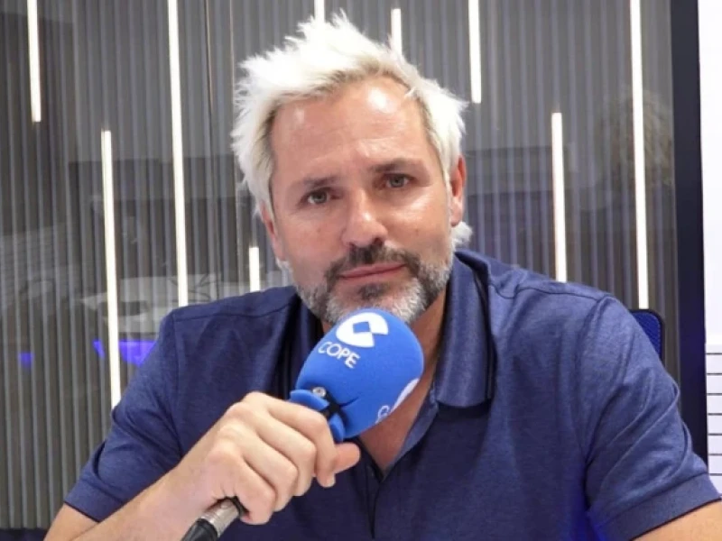 Santi Cañizares, con el micro de COPE