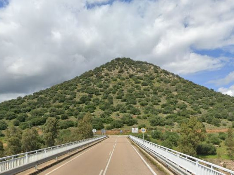 Recorrer la rotonda natural más grande de Europa en el Cerro Masatrigo ofrece una combinación de ingeniería vial y maravilla geológica en un solo destino