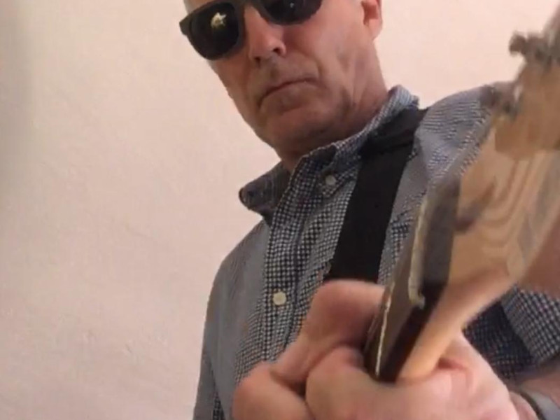 David Cantero y es un gran profesional y también es rockero