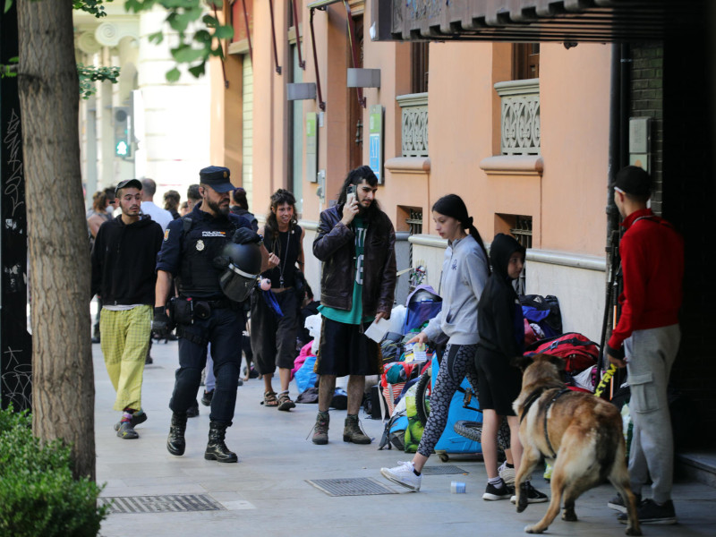 Okupas en Granada junto a un policía