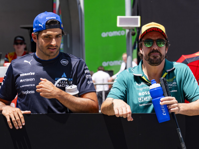 Carlos Sainz y Fernando Alonso, en el Gran Premio de España