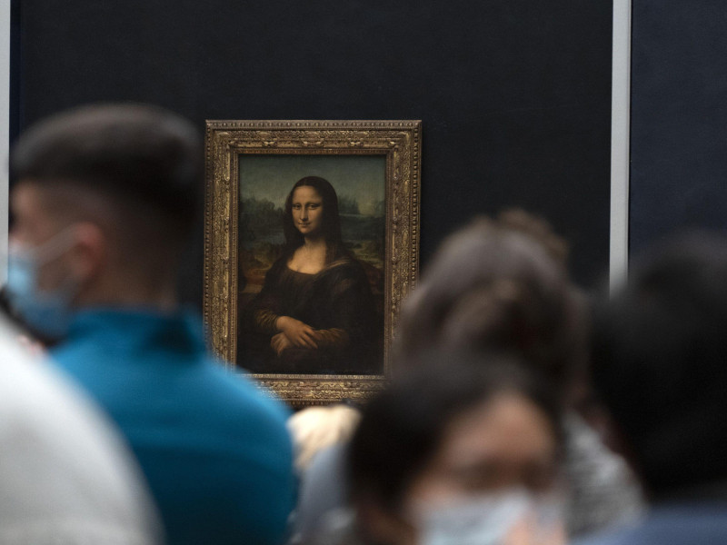 La Gioconda entre el público del Louvre