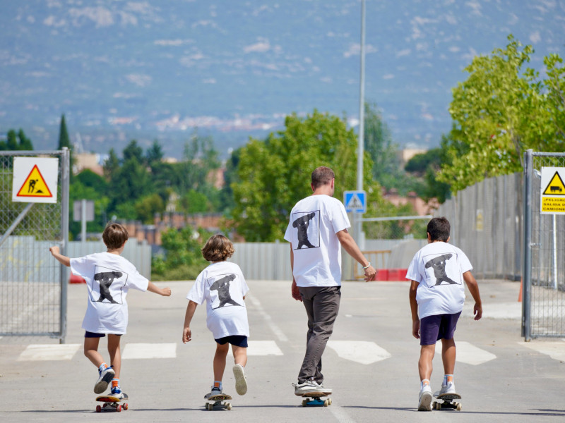 Skaters voluntarios recorrieron la calle