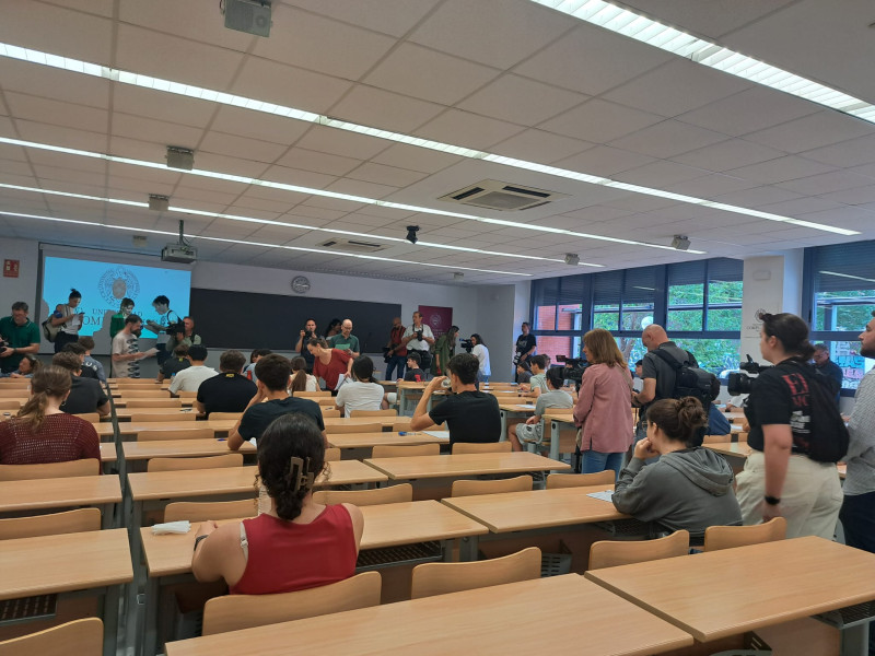 Alumnos realizando PAU en Facultad de Biológicas UCM