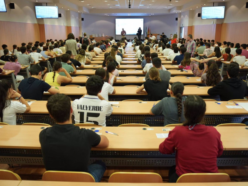 Estudiantes asistentes a uno de los exámenes de la PEvAU en Córdoba.