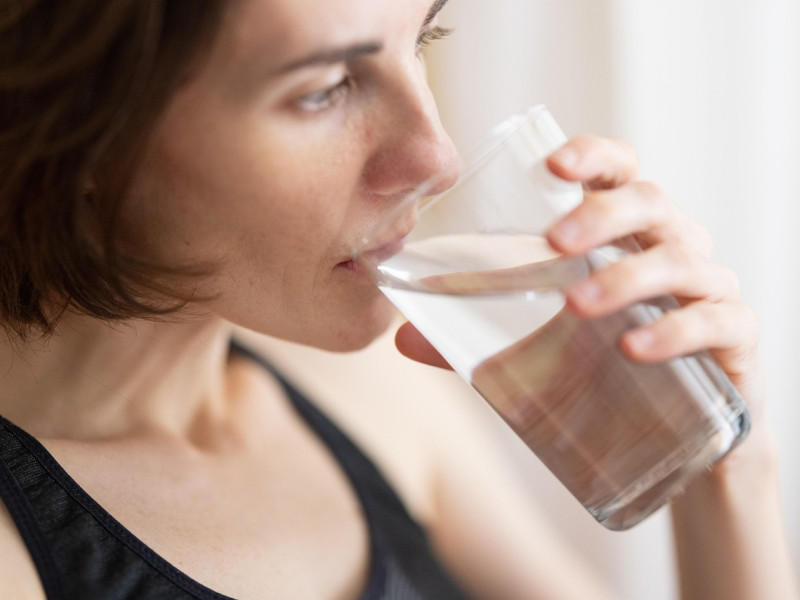 El sabor, la dureza del agua y la percepción del consumidor marcan la diferencia entre ambas opciones