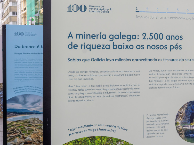 Exposición de la Cámara Oficial Mineira de Galicia en la plaza de Lugo