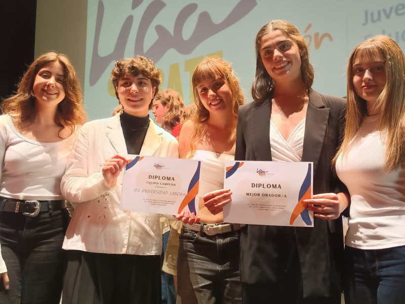 Alumnas del IES Universidad Laboral, ganadoras de la VII Liga de Debate Escolar de Gijón