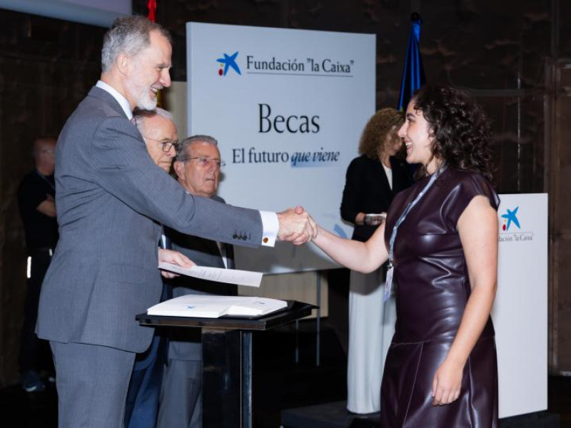 Su Majestad el Rey de España durante el acto de la entrega de Becas de Posgrado de la Fundación ”la Caixa”