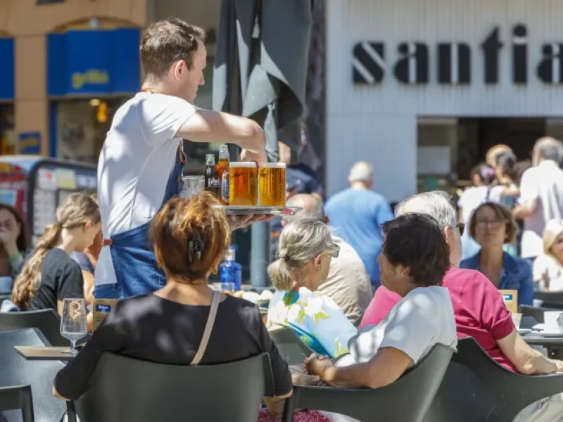 Terraza de un bar en el centro de Zaragoza - EFE