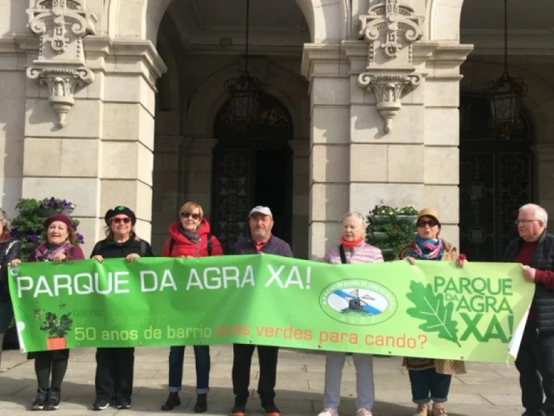Concentración en demanda do Parque da Agra fronte ao concello da Coruña