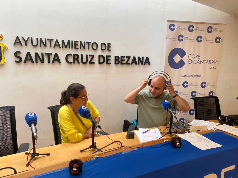 Pilar Alonso, del club "Atletismo Bezana", junto a Jaime del Olmo