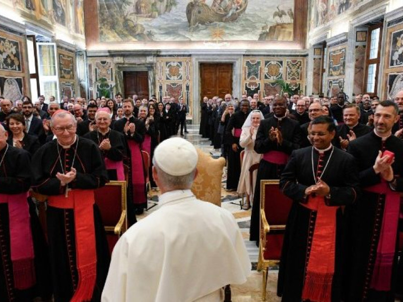 El Papa ante la Secretaría de Estado de la Santa Sede