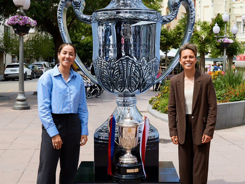 LLegada Copa de la Reina a Huesca y Embajadoras