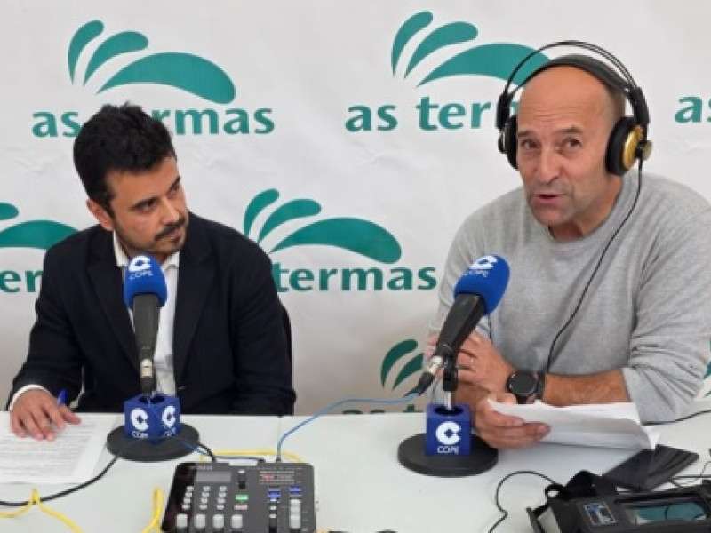 Marcos González, subdirector de As Termas, ante los micros de COPE
