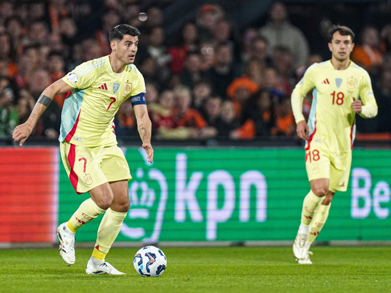 Álvaro Morata de España regatea durante el partido de ida de los cuartos de final de la Liga de Naciones de la UEFA entre Países Bajos y España en el Stadion Feijenoord el 20 de marzo de 2025 en Róterdam, Países Bajos.