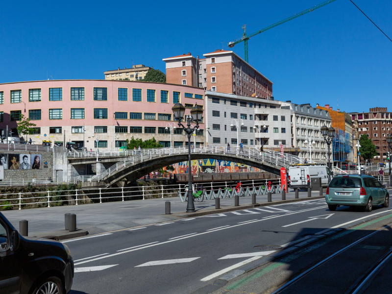 Coches en el centro de Bilbao