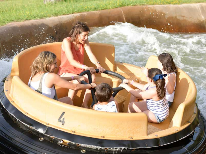Atracción Río Navajo en el Parque de Atracciones
