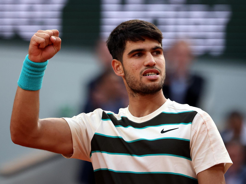 Carlos Alcaraz celebra un punto en la final de Roland Garros