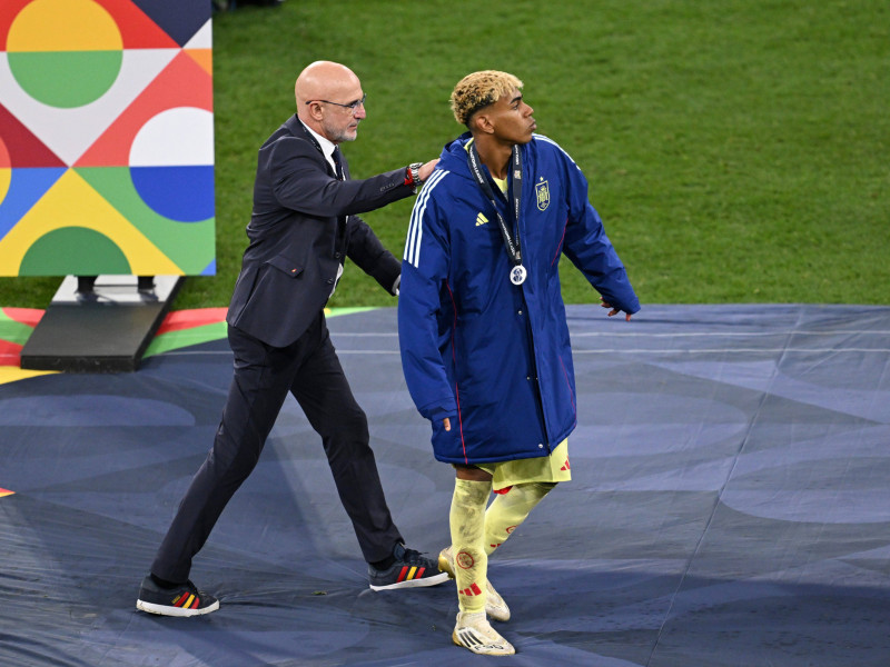 Lamine Yamal, al ser sustituido durante el partido ante Portugal