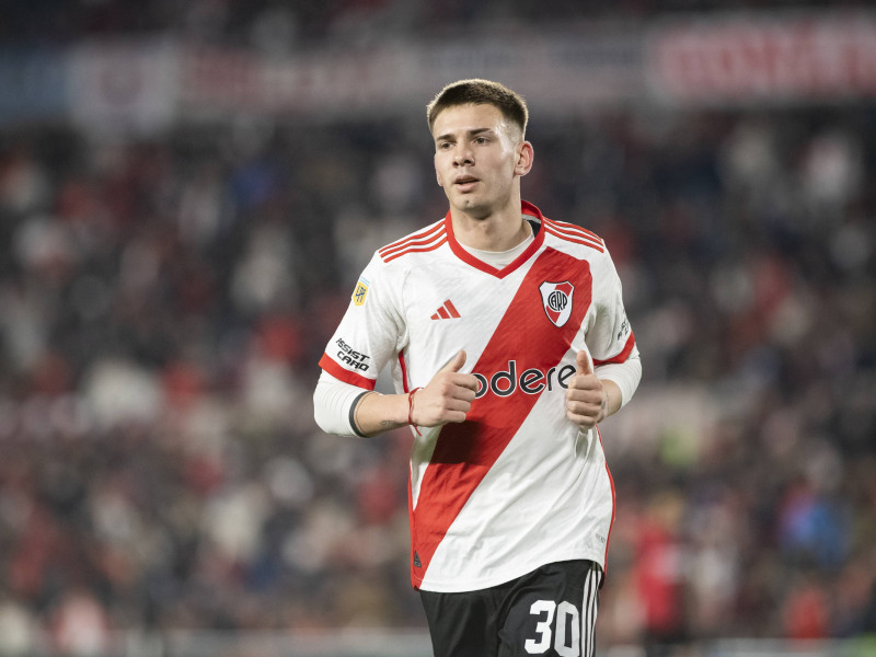 Franco Mastantuono, con la camiseta de River