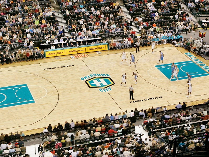 Foto cenital de la cancha de los Hornets cuando se desplazaron a Oklahoma City por los efectos del Katrina