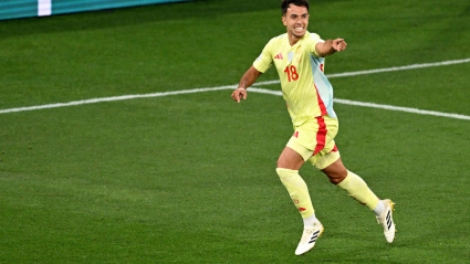 Zubimendi celebra su gol con la selección española en la final de la Liga de Naciones