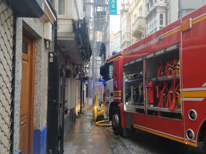 Bomberos de A Coruña en la calle Barrera