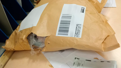 Paquete en la oficina de Correos de La Paloma, en Málaga